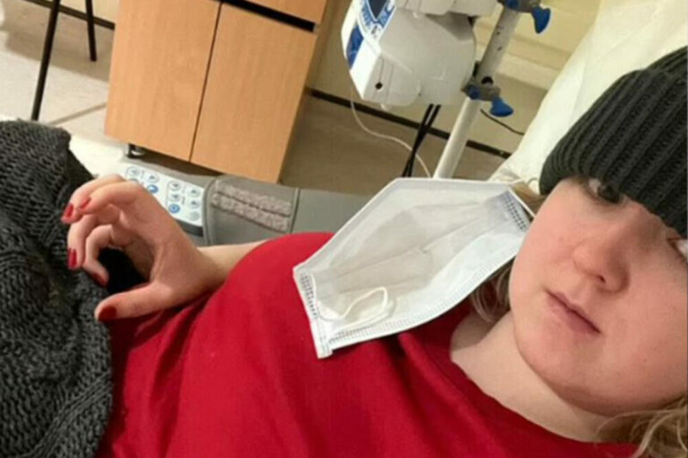 POJAVILO JOJ SE PAR MODRICA, A ONDA JE POČELA DA KRVARI: Viktorija je saznala za rak PO OVOM SIMPTOMU!