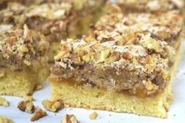 KOLAČ OD MUŠMULA, DA SE RASPAMETITE: Jedan sastojak mu daje poseban ŠMEK (RECEPT)