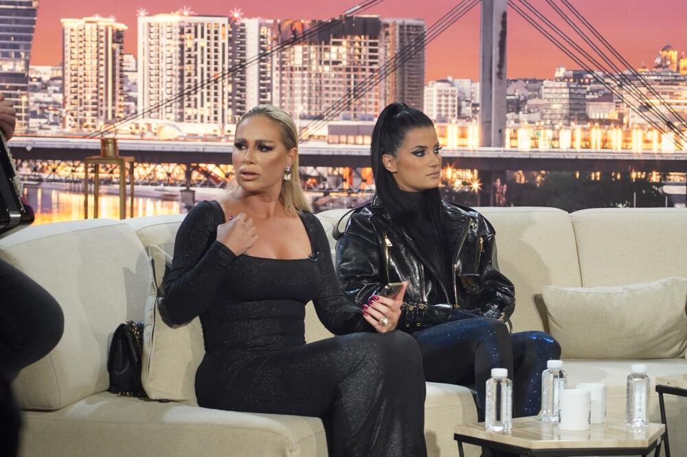 Selma popila zabranu pa podržala Severinu: Zbog dvoglavog orla ne kroči u Srbiju, a njen potez nije iznenađenje