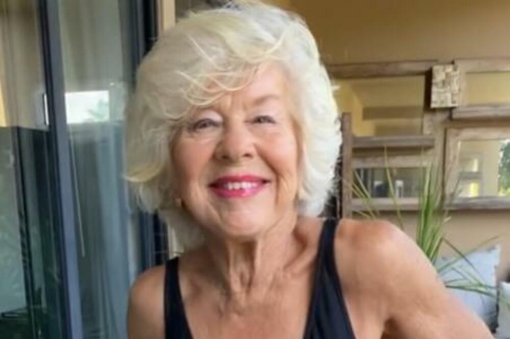 BAKA DOVELA TELO DO SAVRŠENSTVA U 8. DECENIJI: Izašla njena fotka u kupaćem kostimu, ZANEMEĆETE (FOTO)