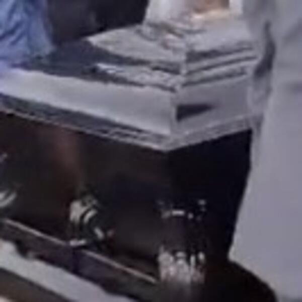 MLADOŽENJA DOŠAO NA SVADBU U SANDUKU, PA ŠOKIRAO SVE GOSTE: A tek šta je URADIO kada je IZAŠAO iz NJEGA (VIDEO)