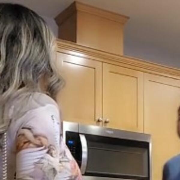 "IDEŠ TAKO POLUGOLA?": Muž joj ZABRANIO da izađe iz KUĆE kada je video ŠTA JE OBUKLA, ovo NIJE MOGUĆE (VIDEO)