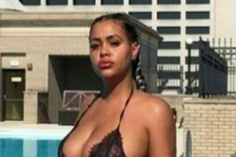 VRELA NASTAVNICA POKAZALA ZADNJICU PRED DECOM: Isplivala FOTKA, učenici ostali u NEVERICI (FOTO)