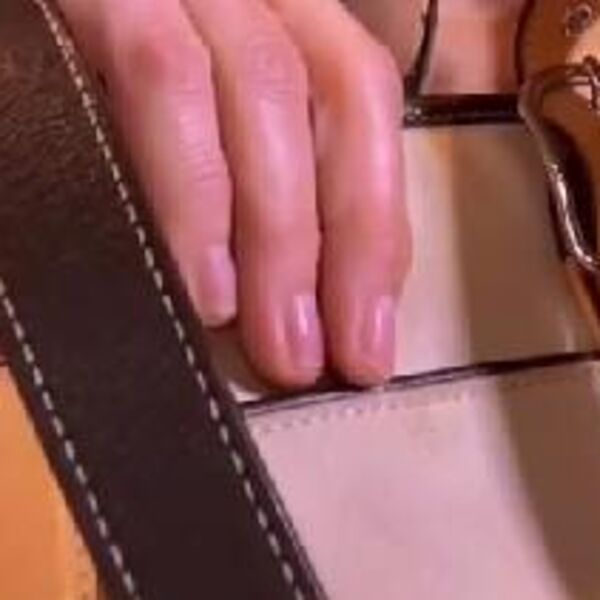 SVAKA ŽENA IMA OVAJ PREDMET U TORBI, A NE ZNA KAKVE GENIJALNE STVARI MOŽE SA NJIM: Bukvalno je PRAVO BLAGO za SVE