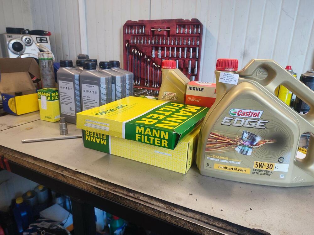 Mali servis automobila