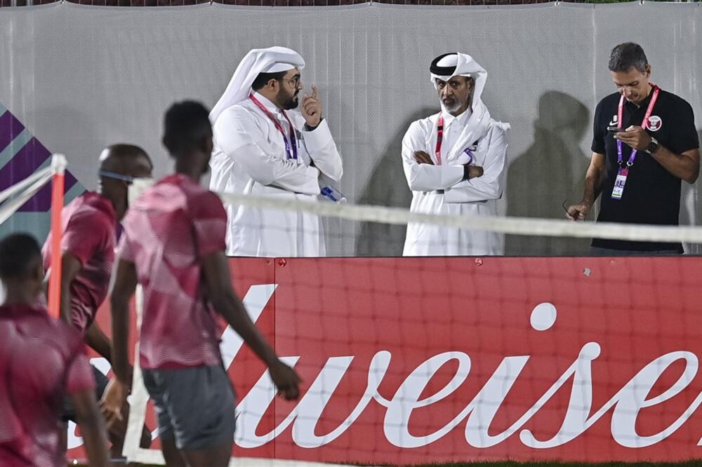 UŽASNA VEST ZA NAVIJAČE, ALI I FIFU: Izgubiće milione dolara zbog kraljevske porodice Katara!