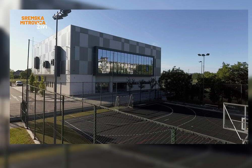 GRAĐANI SREMSKE MITROVICE IMAJU GRADSKI BAZEN SA TERMALNOM VODOM: Imaju gde da UŽIVAJU i u HLADNIM danima!