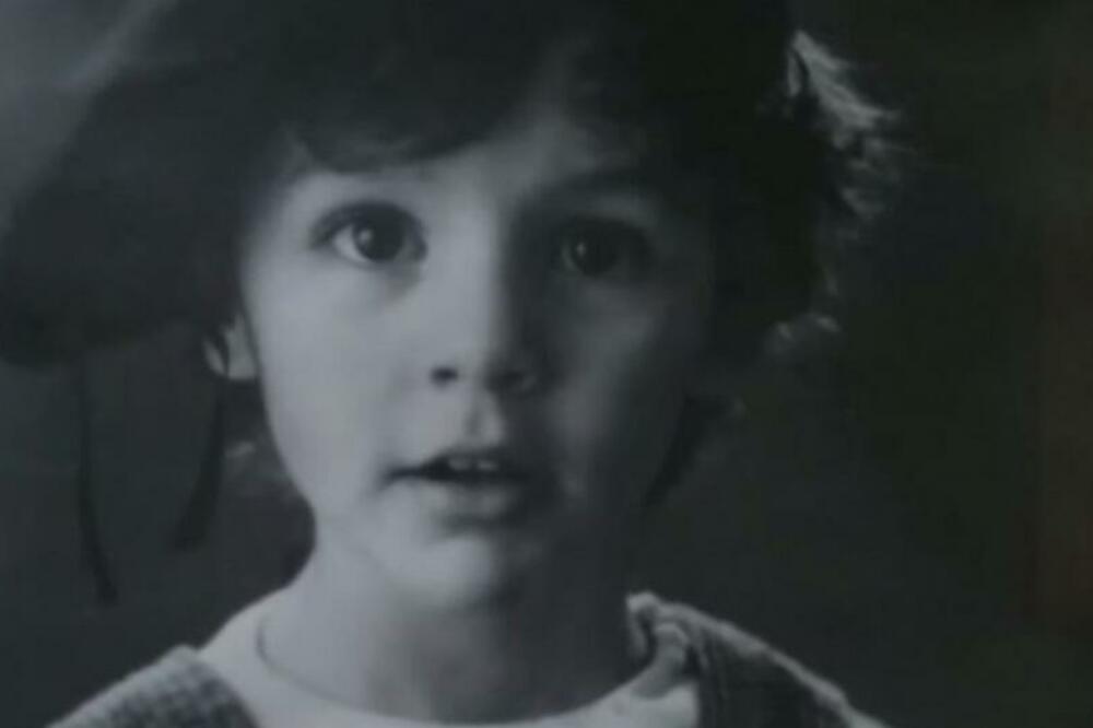 OVAJ DEČAK SA SLIKE JE SPRSKI GLUMAC I UPRAVO ČEKA DRUGO DETE: Zanemećete kada vidite o KOJOJ FACI se radi (FOTO)