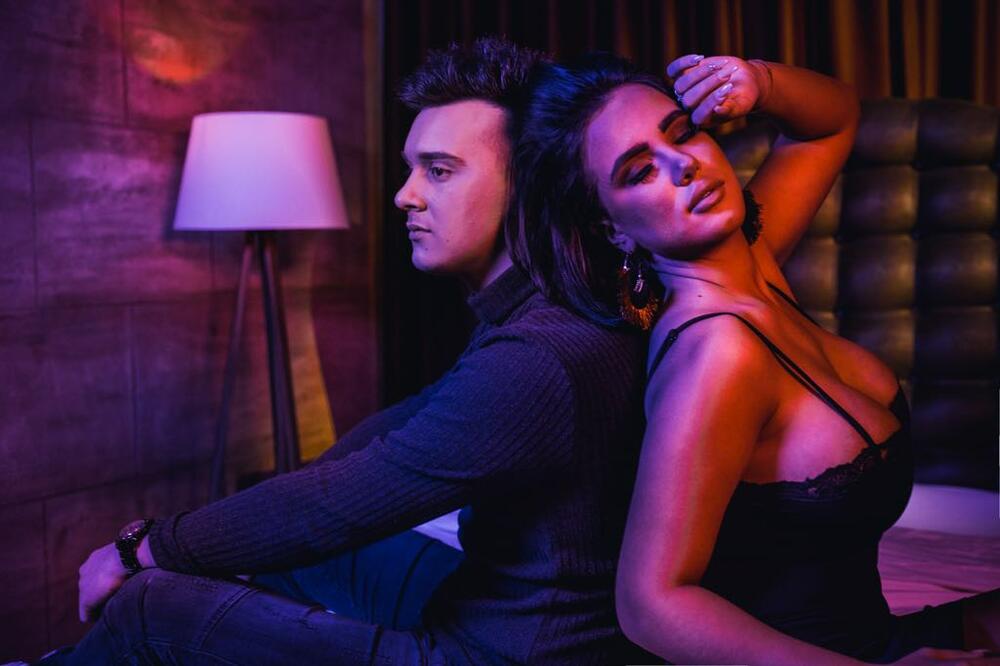 PRIČALO SE DA JE IMAO AFERU SA ALEKSANDROM SUBOTIĆ: Evo koja lepotica je osvojila srce našeg pevača