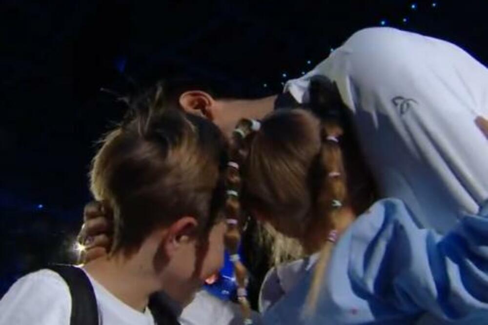 STEFAN I TARA ULETELI NA TEREN! Niko nije mogao da ih spreči - pravo u tatin ZAGRLJAJ! (VIDEO)