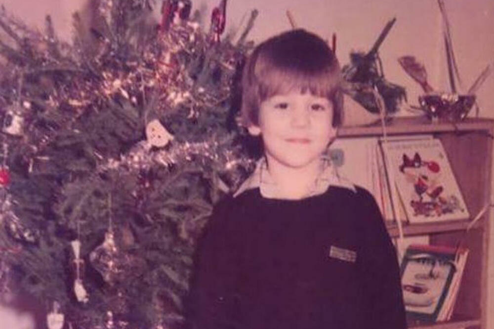 PUNIO JE NASLOVNICE JOŠ OD 2007. GODINE, ALI SAMO SKANDALIMA: Kažu da je SIN PRESLIKAN ON, znate ko je na fotki?