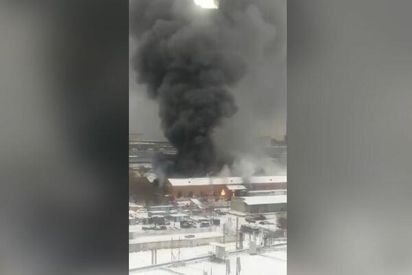 VELIKI POŽAR U MOSKVI: Eksplozija na Komsomolskom trgu! (VIDEO)