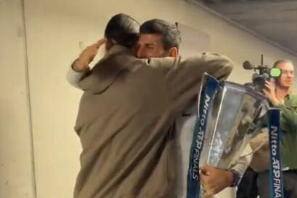 IBRAHIMOVIĆ ČEKAO ĐOKOVIĆA DA MU ČESTITA TITULU! Prijateljski pozdrav dvojice VELIKANA! (VIDEO)