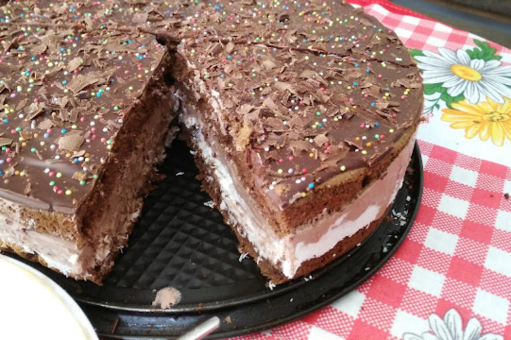 OVA ČOKOLADNA TORTA PROGLAŠENA JE NAJUKUSNIJOM NA SVETU: Pravi se za TILI ČAST, a ukus je FANTASTIČAN
