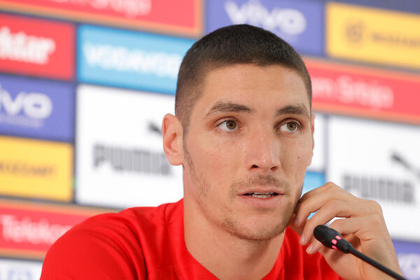 LOGIČNO JE DA SVI PRIČAJU O NAPADU, VIDITE VLAHOVIĆA I MITROVIĆA: Milenković poslao jaku poruku svim navijačima!