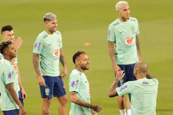 KAO DA SU OSVOJILI MUNDIJAL! Brazilci pred Srbiju ludovali u svlačionici - Pevanje, igranje, sviranje (VIDEO)