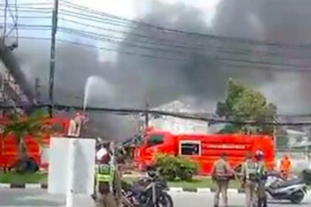 EKSPLODIRALA BOMBA U POLICIJSKOM KOMPLEKSU NA TAJLANDU: Ima i MRTVIH! (VIDEO)