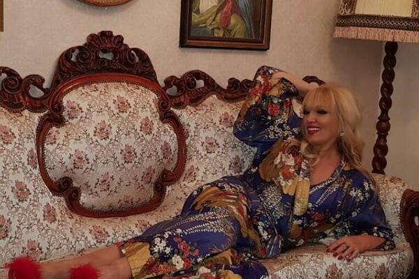 BRANKA SOVRLIĆ SE SKINULA I POKAZALA ZVERSKO TELO U SEDMOJ DECENIJI: Nije htela da KRIJE NIŠTA, gornji deo BAŠ PUCA