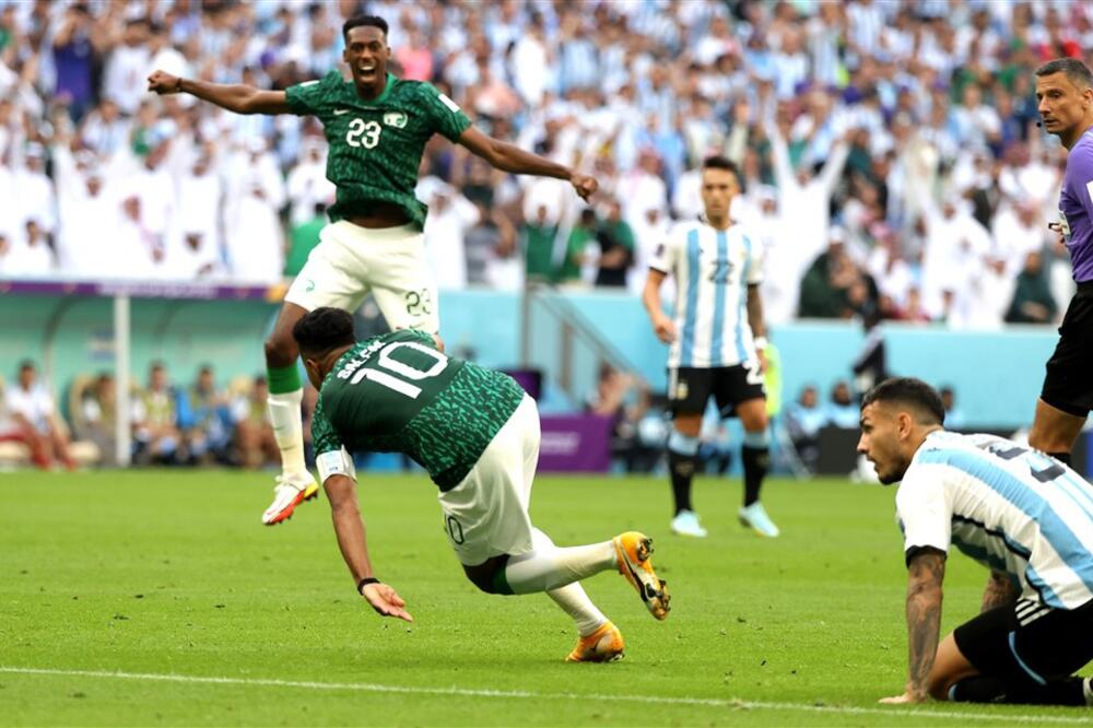 TRENUTAK KOJI ĆE PAMTITI ZAUVEK: Arapski komentator u transu ostao bez GLASA posle golova Saudijaca! (VIDEO)