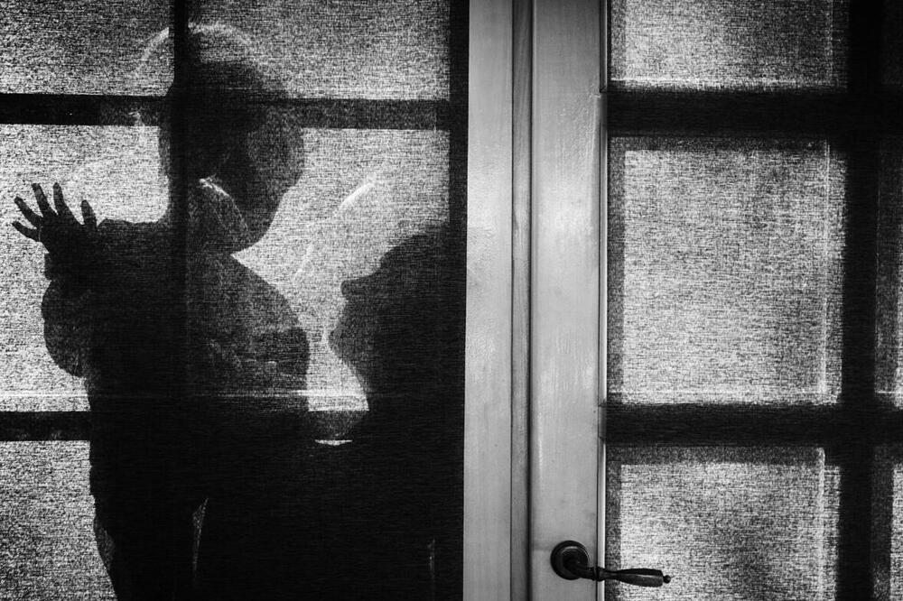 OGLASIO SE MUP NAKON JEZIVOG PORODIČNOG NASILJA NA ZVEZDARI: Pretukao ćerku, zeta i unuku