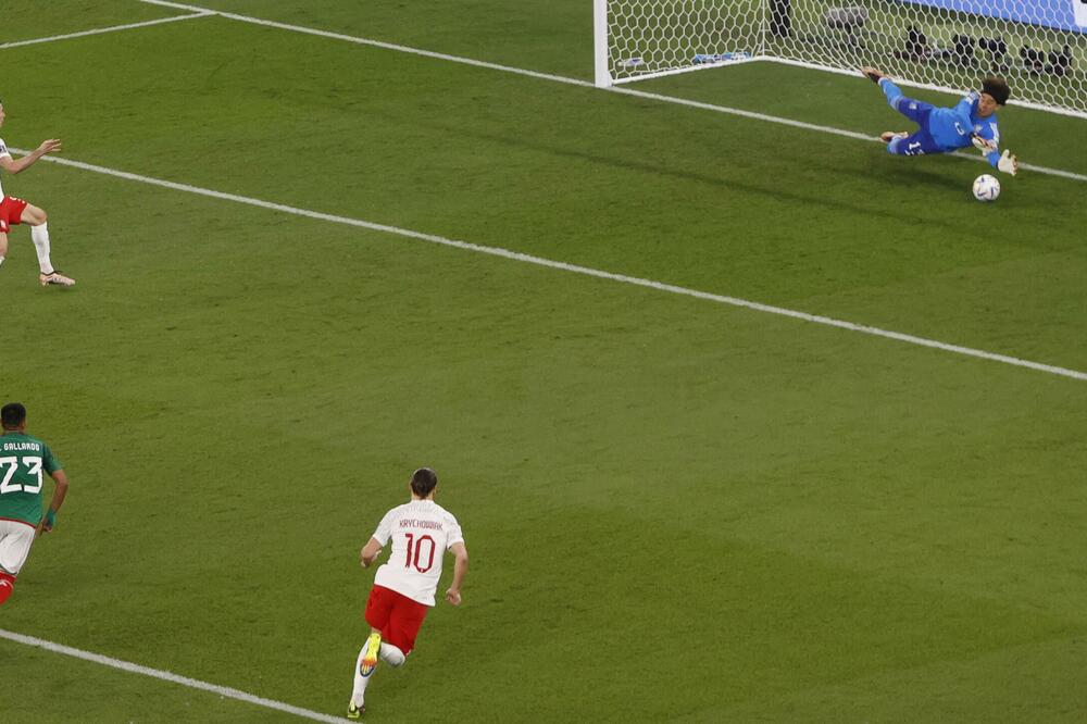 HOBOTNICA OČOA! Legendarni golman i kapiten Meksika odbranio penal Levandovskom - BEZ GOLOVA protiv Poljske (VIDEO)