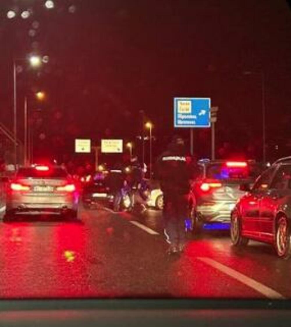 Policija zaustavila saobraćaj