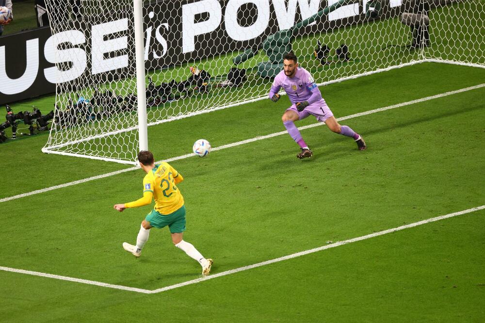 IMAĆE O ČEMU DA PRIČA POTOMCIMA! Dao gol svetskom prvaku pa zaplakao od sreće! (VIDEO)