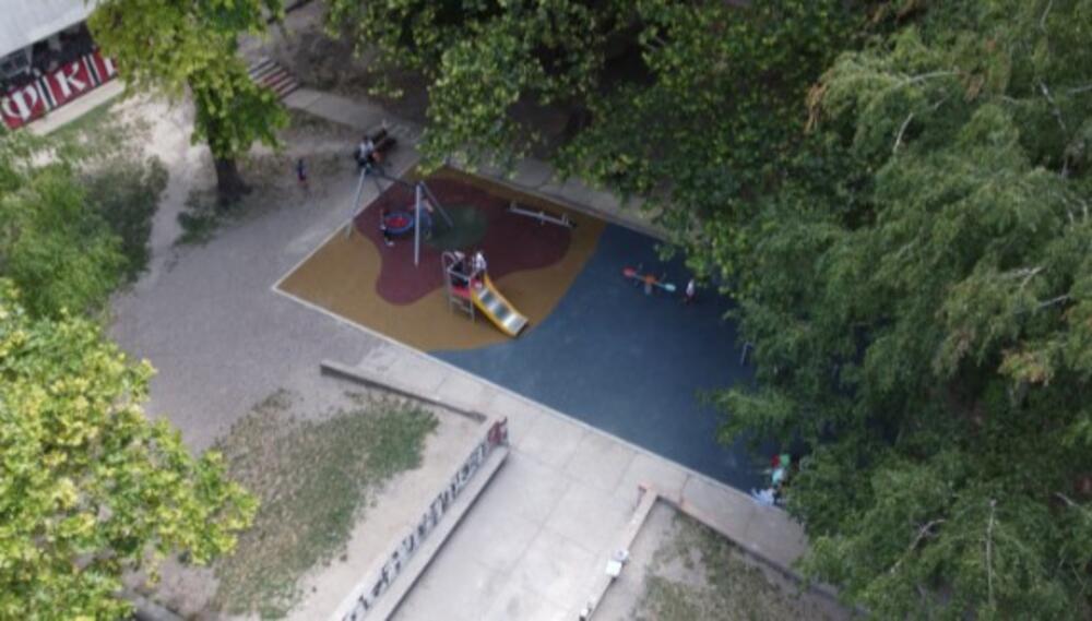 Ulica Milana Simovića – malo tipsko dečije igralište