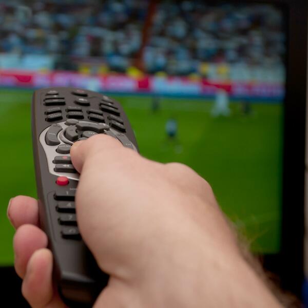 BEZ NERVIRANJA AKO VAM SE DALJINSKI UPRAVLJAČ POKVARIO: Zamenite ga OVIM univerzalnim za SAMO 990 din!