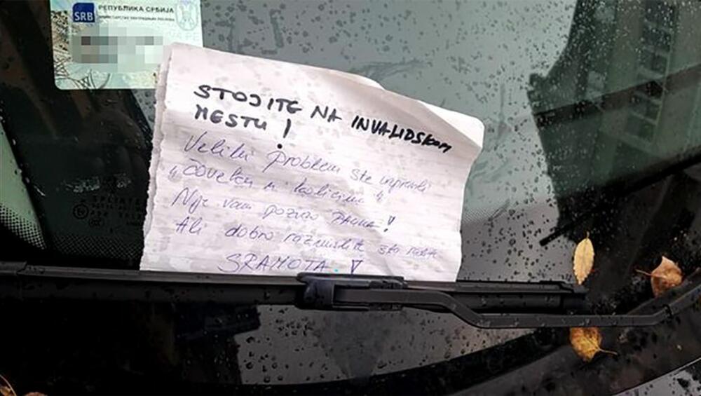 Poruka koju je zatekla na utomobilu