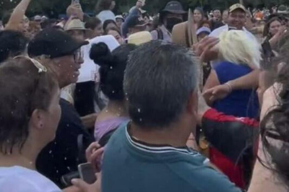 TURISTKINJU DOČEKALA BESNA RULJA, IZAZVALA PREZIR: Uradila je ono što se NE SME, zahtevali njenu ŽRTVU (VIDEO)