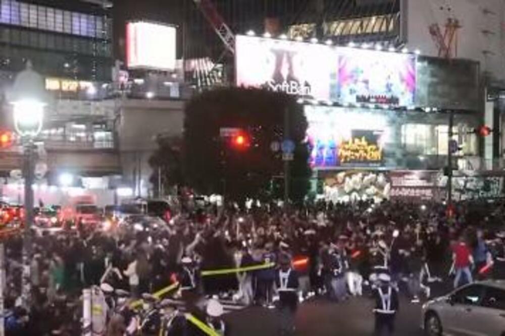 HIT VIDEO JAPANACA! Ovi ljudi su sa druge planete - slave pobedu protiv Nemaca i poštuju sva pravila! (VIDEO)