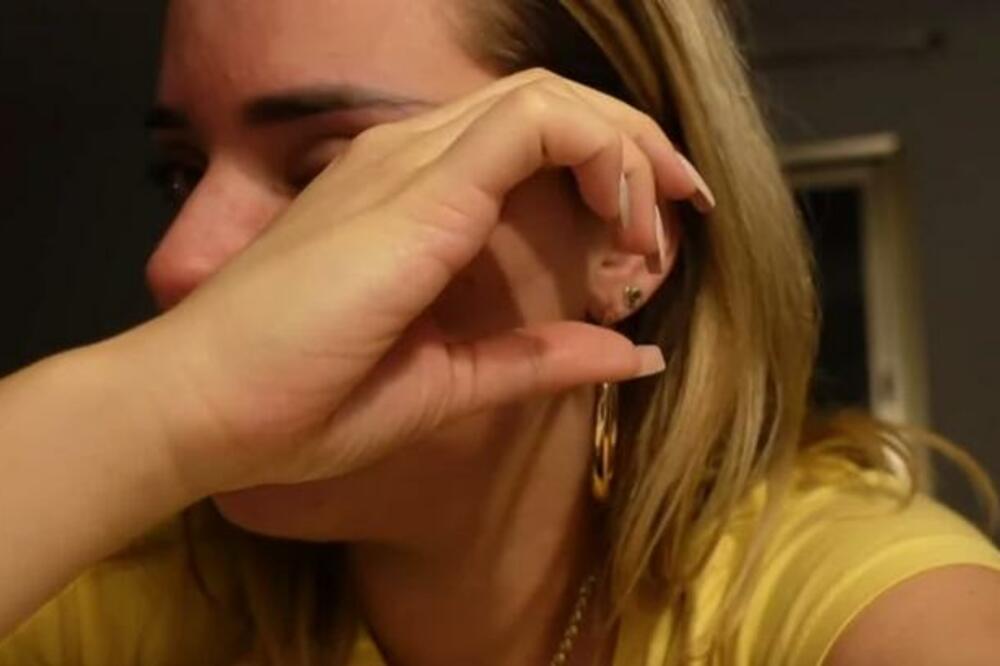 NAŠA JUTJUBERKA SUZE RONI ZBOG OCA I PORODIČNOG SKANDALA? Ovaj VIDEO naježio je sve do SRŽI, rekao da su MRTVE