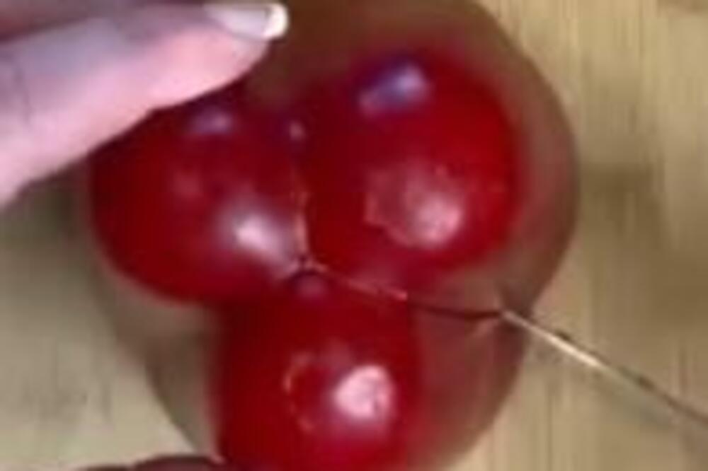 PRESEKLA PAPRIKU NA TRI DELA I SVE SNIMILA: Ova majstorija će vas ostaviti u NEVERICI (VIDEO)