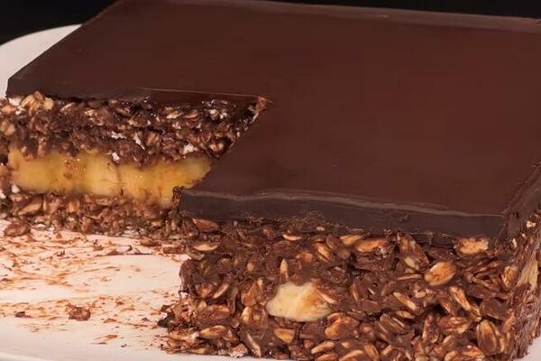 RONALDO SE U OVOM JEFTINOM KOLAČU DAVI: Sprema se ZA TREN OKA, a zbog 1 STVARI ne može BEZ NJEGA (RECEPT)