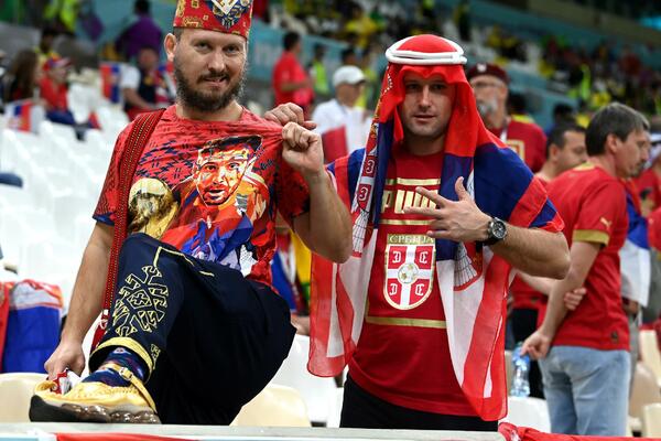 ABUBAKAR BUŠI, PIKSI ZA KASOM, TV I NA PIJACI: Pogledajte NAJLUĐE štosove Srba pre i posle Kameruna! (FOTO/VIDEO)