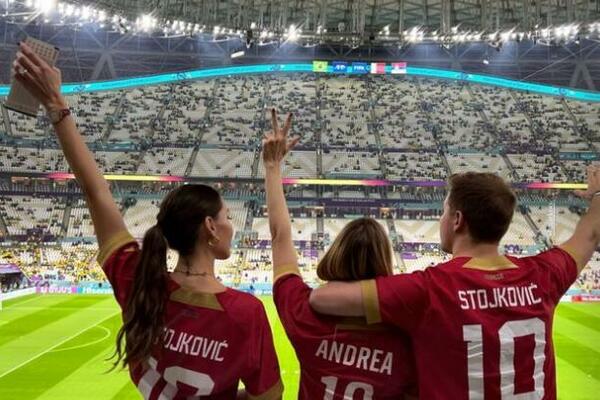 OVO JE NAJVEĆA PIKSIJEVA PODRŠKA! Prelepe ćerke i sin selektora Srbije bodre "orlove" u Kataru! (FOTO)