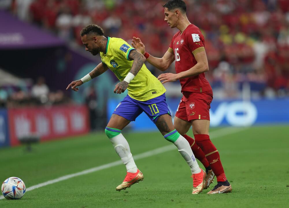 Saša Lukić u duelu sa Nejmarom