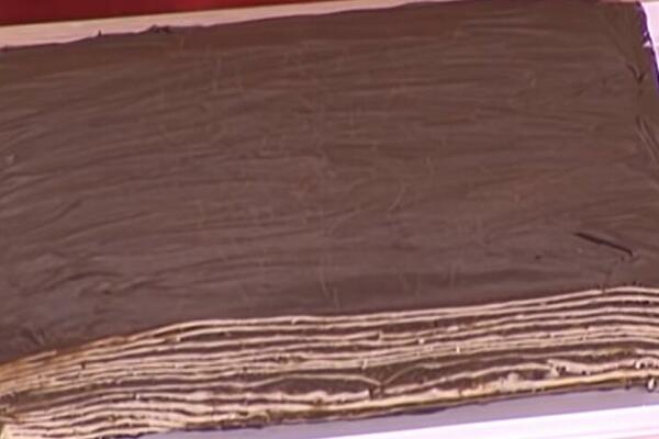 RECEPT ZA SARAJEVSKU TORTU: Kremasta, PUNA FILA, a najbolje je što se NE PEČE (VIDEO)