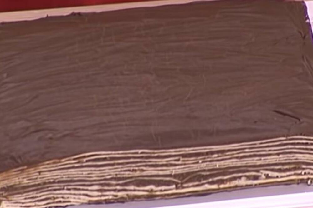 RECEPT ZA SARAJEVSKU TORTU: Kremasta, PUNA FILA, a najbolje je što se NE PEČE (VIDEO)