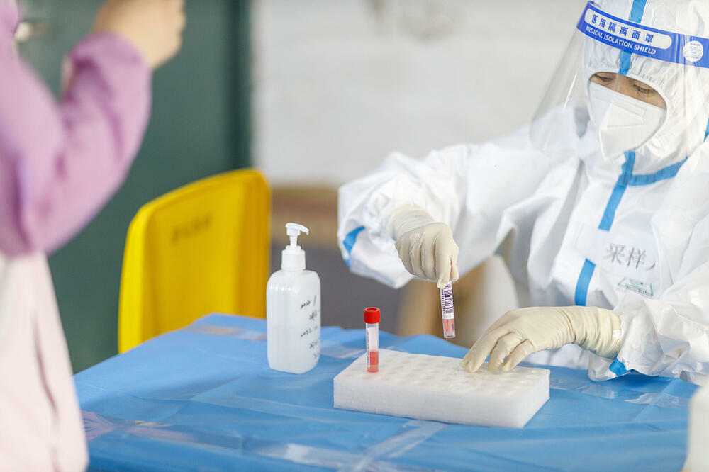 Anketa: Više od 85 odsto ispitanika širom sveta poziva na sprečavanje novih infekcija kovida-19