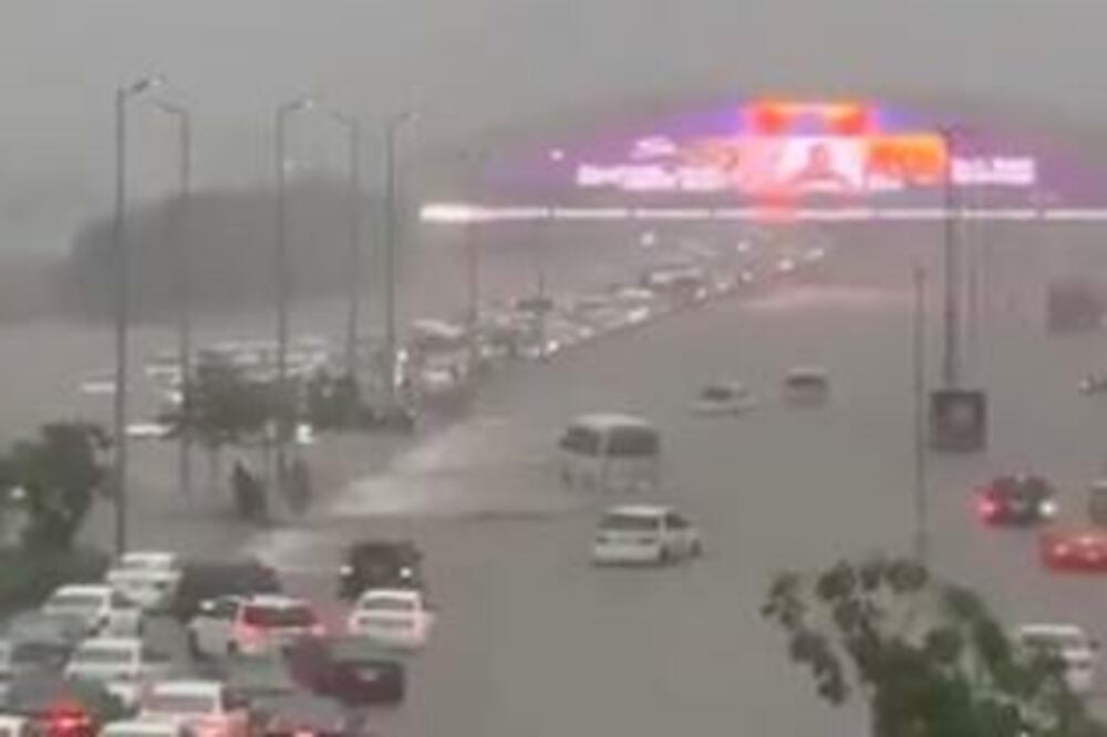 POTOP U DŽEDI: Na ulicama nastao OPŠTI HAOS, ima i MRTVIH! (VIDEO)