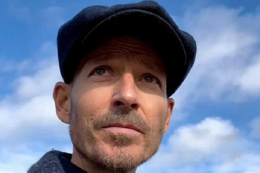 OBJAVA TEŠKO BOLESNOG VODITELJA RASTUŽILA SVE: Podelio snimak sa SINOM, reči koje je napisao KIDAJU DUŠU