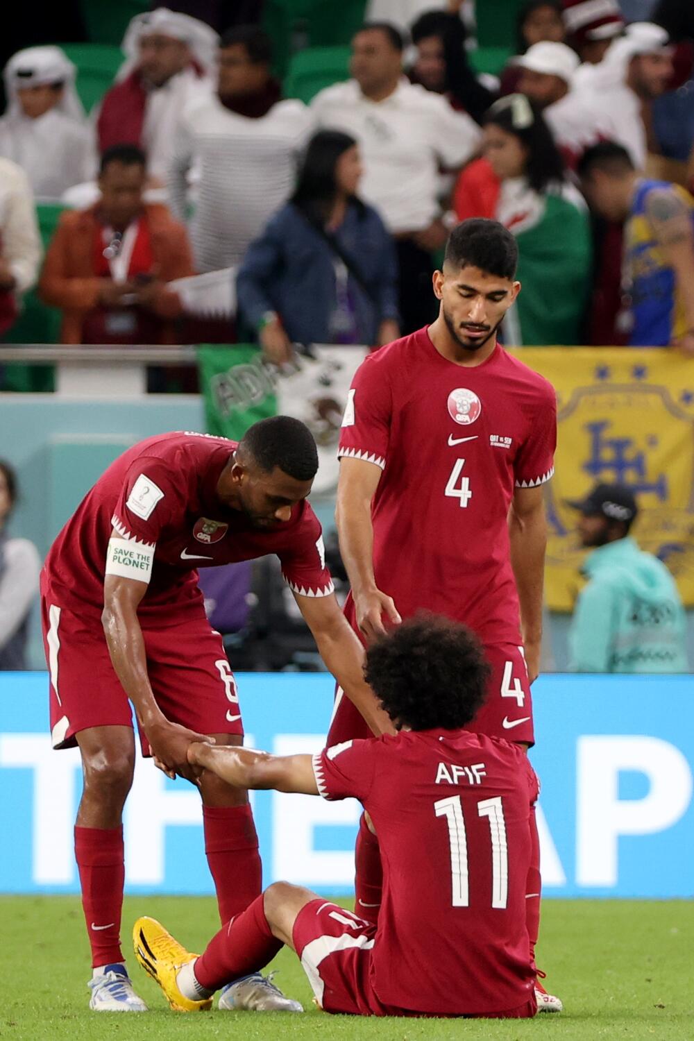 Razočarani fudbaleri Katara posle utakmice sa Senegalom