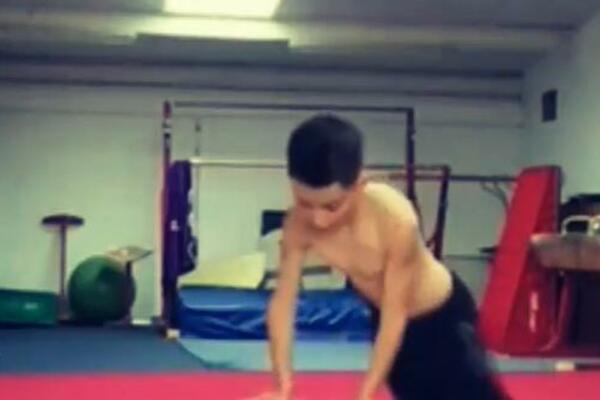 BIO JE NAJJAČI DEČAK NA SVETU SA SVEGA 8 GODINA: Evo kako ON danas IZGLEDA (FOTO/VIDEO)