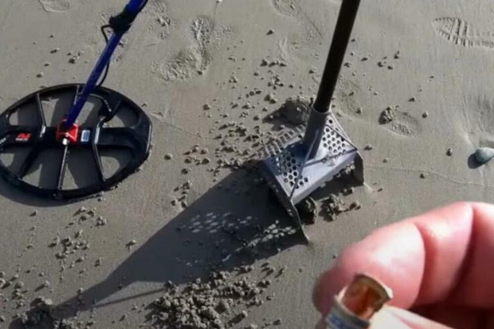MISLIO JE DA JE NAŠAO PARČE METALA, A ONDA JE MALO BOLJE POGLEDAO: Ono što je OTKRIO o NJEMU ostavilo ga BEZ REČI