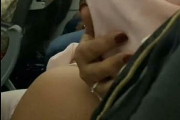 DEVOJKA U AVIONU ZANEMELA OD OVE SCENE: Snimila šta BESRAMNA putnica radi MUŽU, da li je MOGUĆE? (VIDEO)