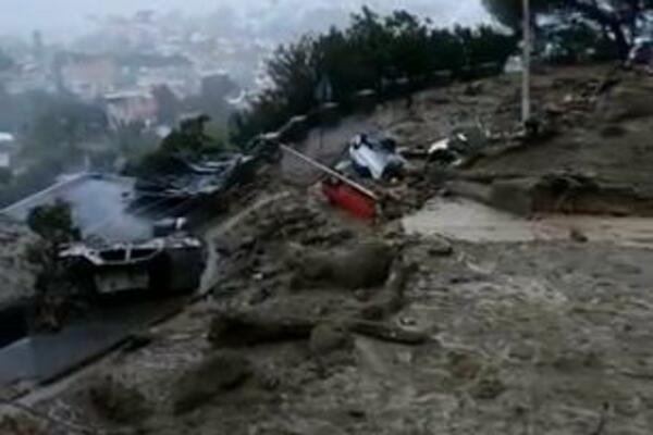 BEBA STARA TRI NEDELJE, BRAT (5) I SESTRA (11) MEĐU ŽRTVAMA: Klizište u Italiji odnelo najmanje sedam života