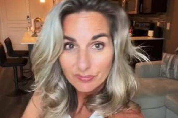 ONA IMA 47 GODINA, A ON 22: Na meti su KRITIKA, a pašće vam VILICA kada vidite KAKO IZGLEDAJU (VIDEO)