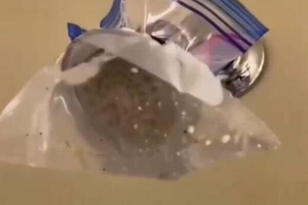 NAJJEDNOSTAVNIJI TRIK ZA ČIŠĆENJE GLAVE TUŠA: Gledajte samo kako ispada KAMENAC (VIDEO)